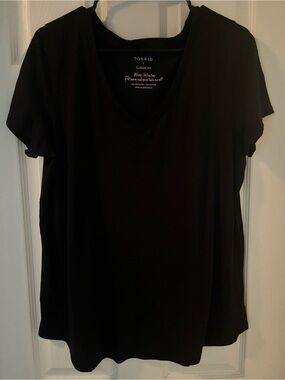 torrid Black V-Neck Classic Fit Tee